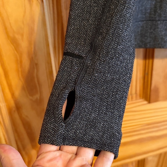 LULULEMON Dark Gray Thick Long Sleeve Top Size 8 Pullover Activewear - Picture 3 of 16